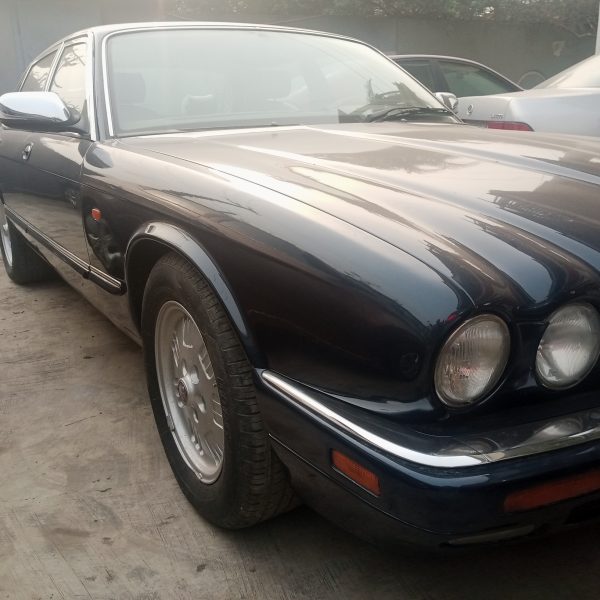 jaguar xj bule color