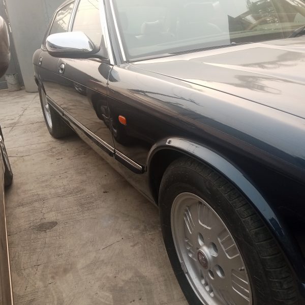 jaguar xj bule color
