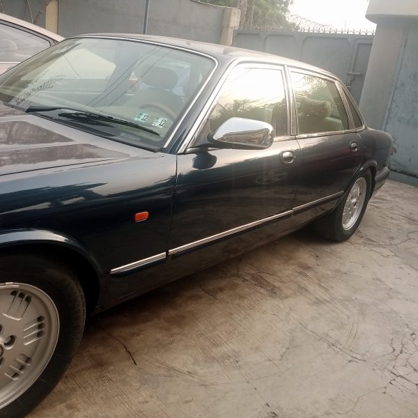 jaguar xj bule color