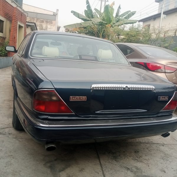 jaguar xj bule color