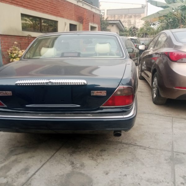 jaguar xj bule color