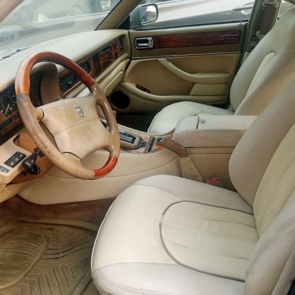 jaguar xj bule color