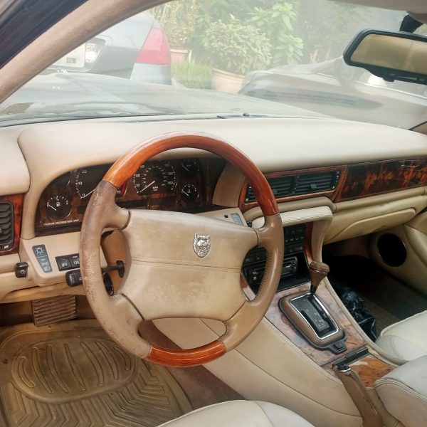 jaguar xj bule color