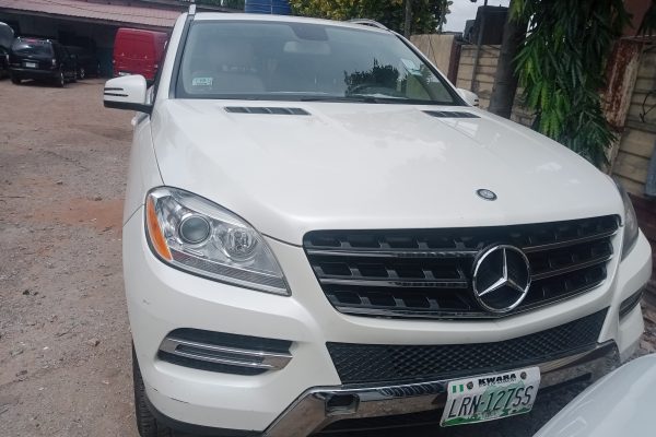 Mercedes Benz ml350 2013 white color