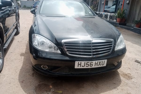 Mercedes Benz S550 2012 black color