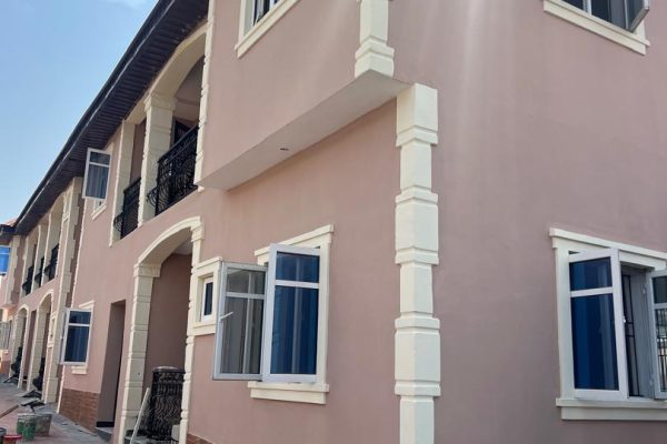 7 bedroom flat for rent at Ikorodu, Lagos.