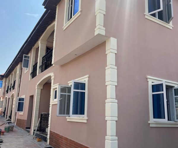 7 bedroom flat for rent at Ikorodu, Lagos.